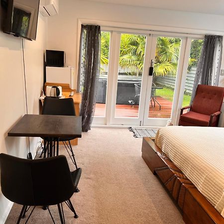 The Perfect Getaway For Two In A Large Suite Whanganui Kültér fotó