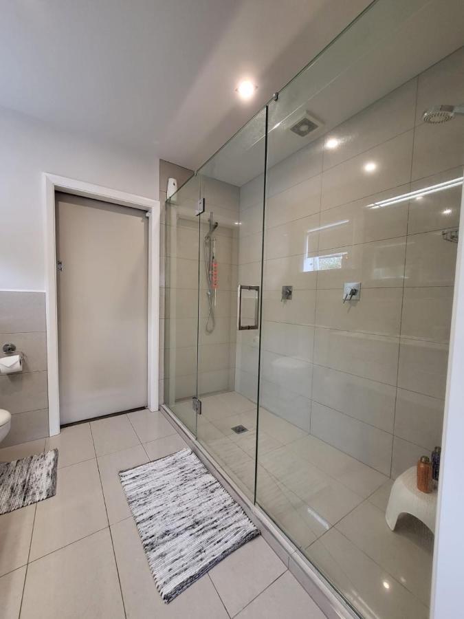 The Perfect Getaway For Two In A Large Suite Whanganui Kültér fotó